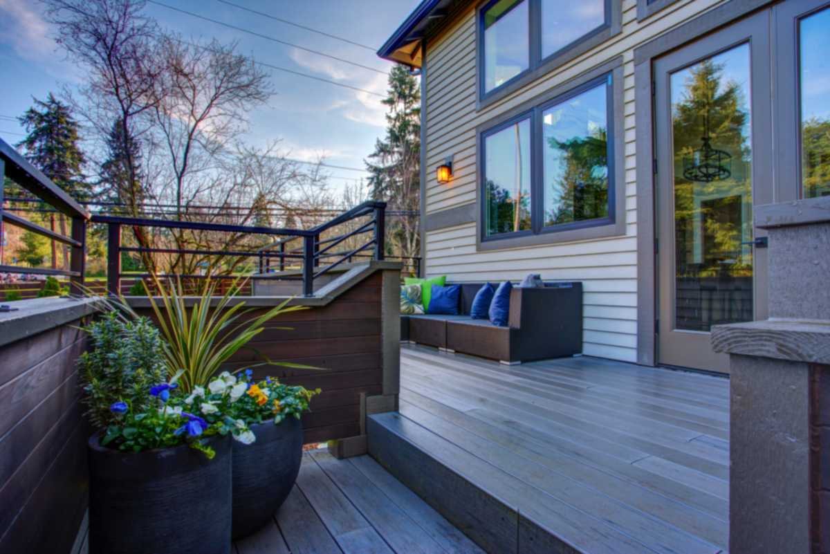 Add Dimension to Your Outdoor Space with a Custom Deck